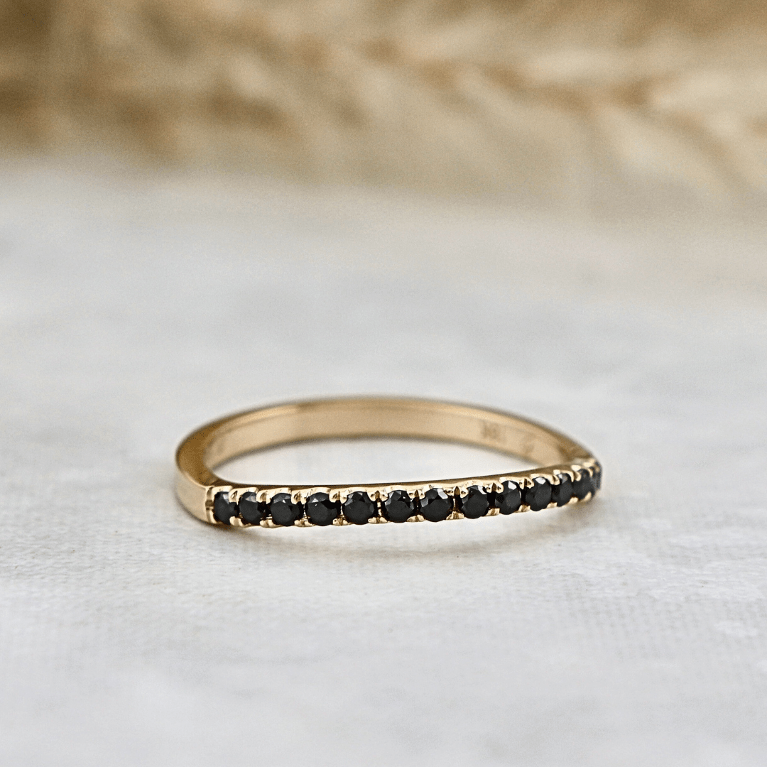 Mathieu Blanchard Bagues Bague Semi-éternité courbe en or 14K - 18K ou platine et diamants noirs