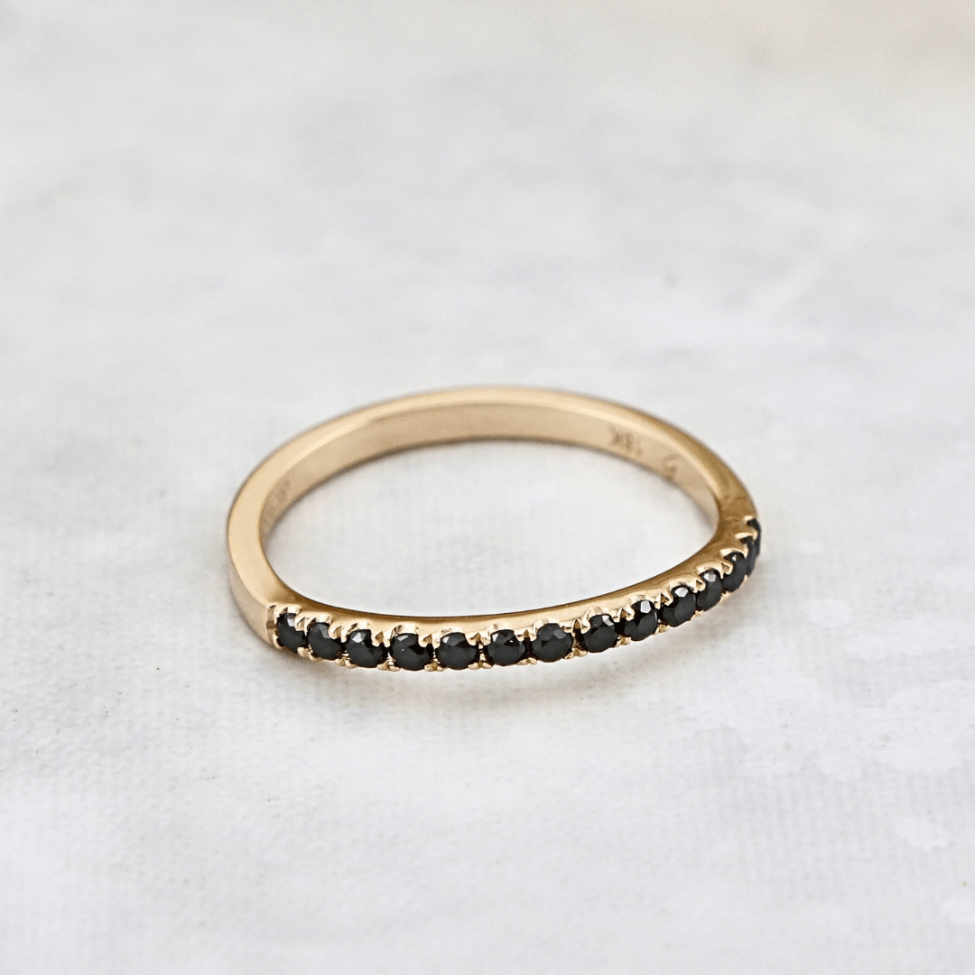 Mathieu Blanchard Bagues Bague Semi-éternité courbe en or 14K - 18K ou platine et diamants noirs
