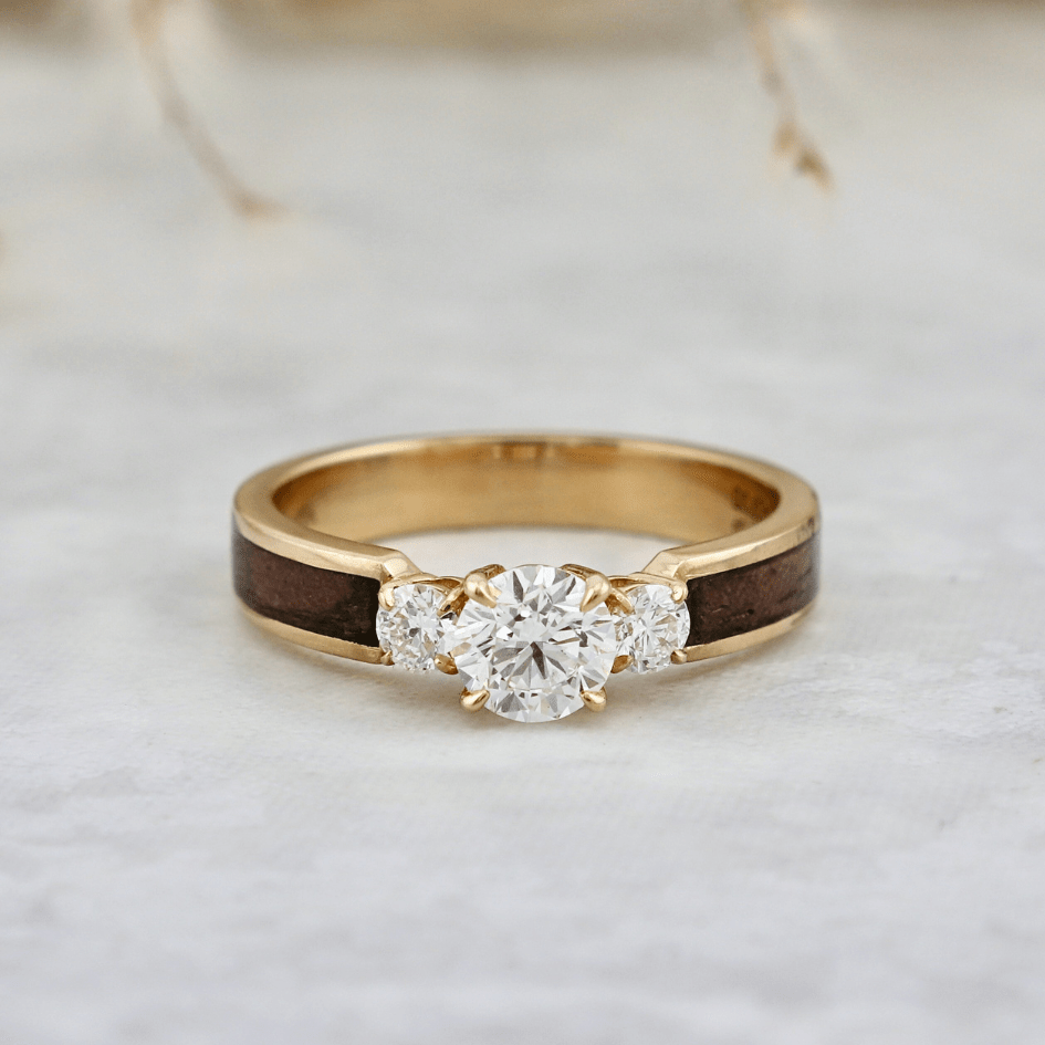 Wood and Three Stone 0,80 CTW Diamond Custom Engagement Engagement