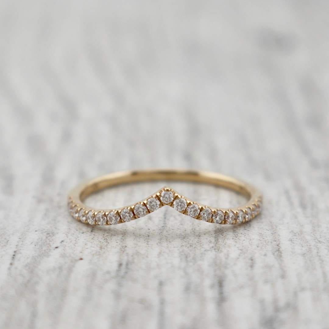 Mathieu Blanchard Bague V en or 10K et moissanites