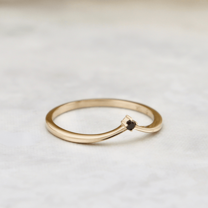 Mathieu Blanchard Bague V en or 14K et saphir noir