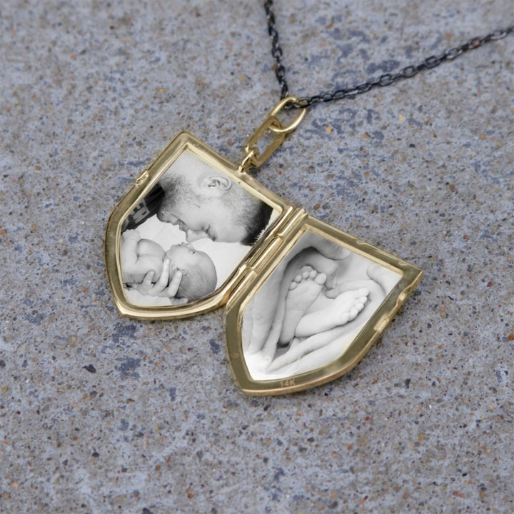 Mathieu Blanchard Collier Bouclier porte-photo et noir en or 14K, argent sterling et saphirs noirs