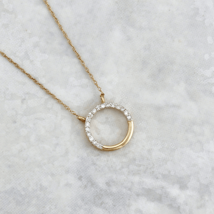 - Collier Collier Cercle en or 10K et diamants