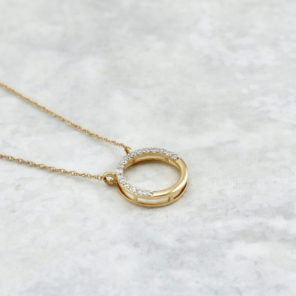 - Collier Collier Cercle en or 10K et diamants