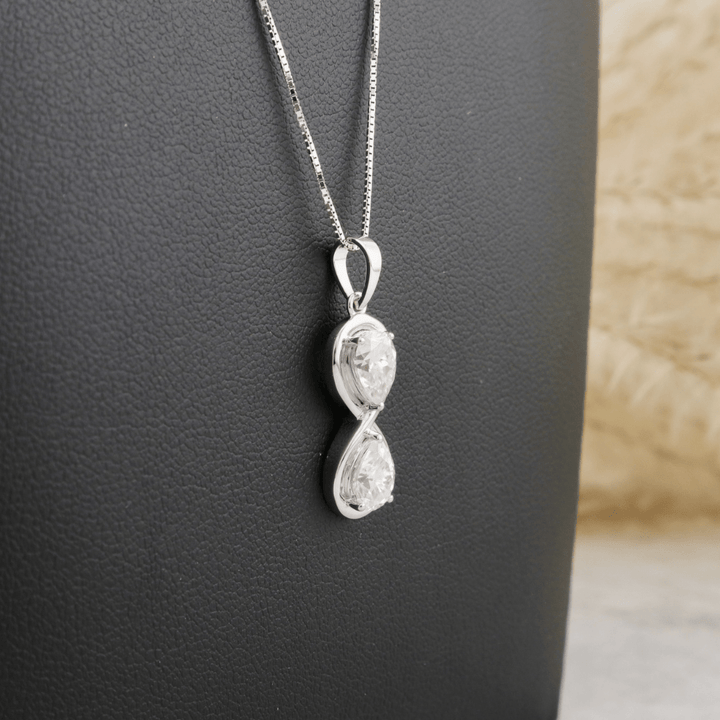 Mathieu Blanchard collier Argent / Or 10K Collier Infini Poire en or 10K et moissanites
