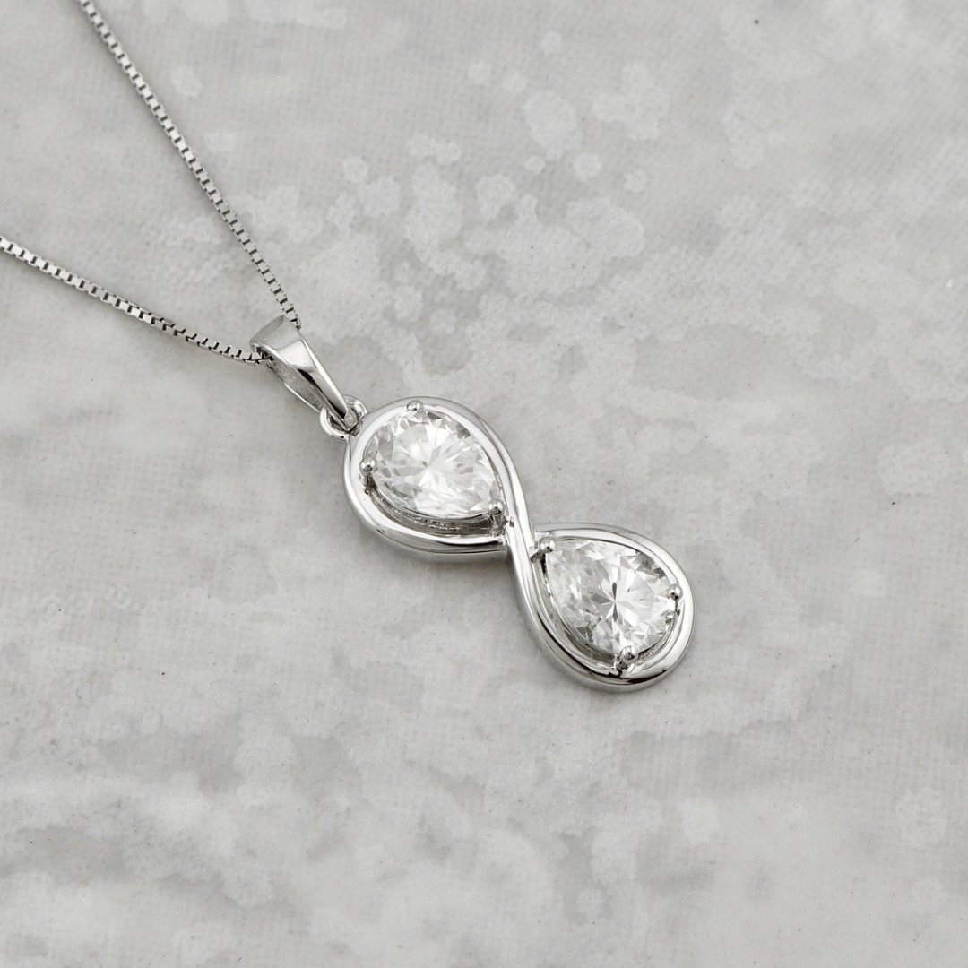 Mathieu Blanchard collier Argent / Or 10K Collier Infini Poire en or 10K et moissanites