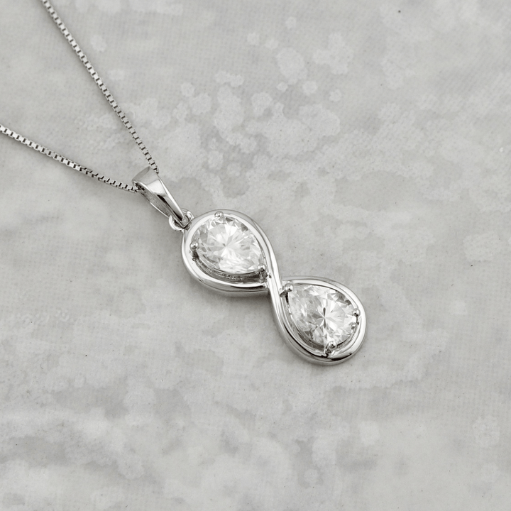 Mathieu Blanchard collier Argent / Or 10K Collier Infini Poire en or 10K et moissanites
