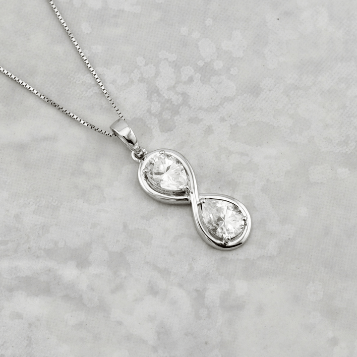 Mathieu Blanchard collier Argent / Or 10K Collier Infini Poire en or 10K et moissanites