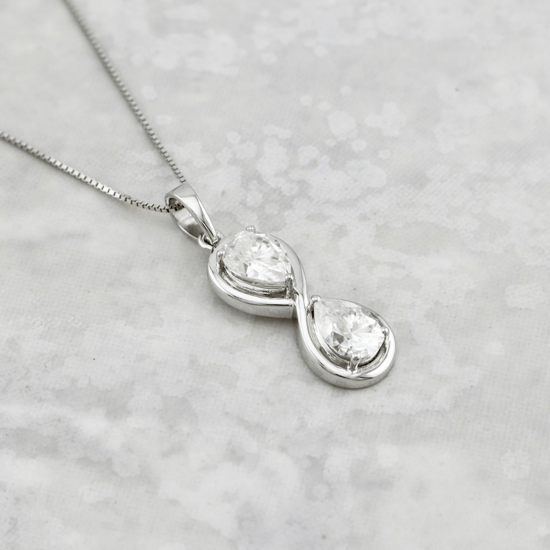 Mathieu Blanchard collier Argent / Or 10K Collier Infini Poire en or 10K et moissanites