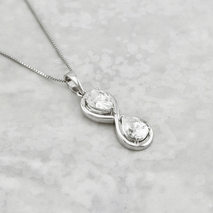 Mathieu Blanchard collier Argent / Or 10K Collier Infini Poire en or 10K et moissanites