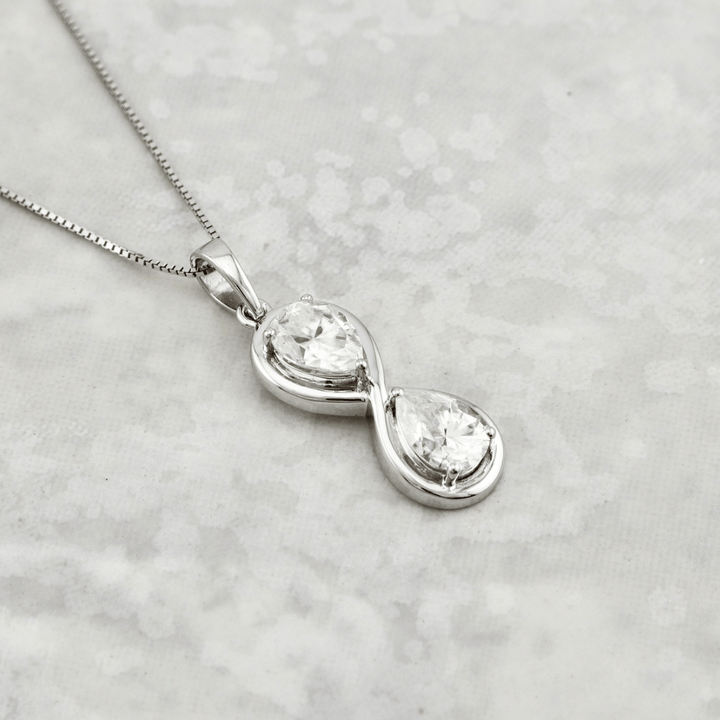 Mathieu Blanchard collier Argent / Or 10K Collier Infini Poire en or 10K et moissanites