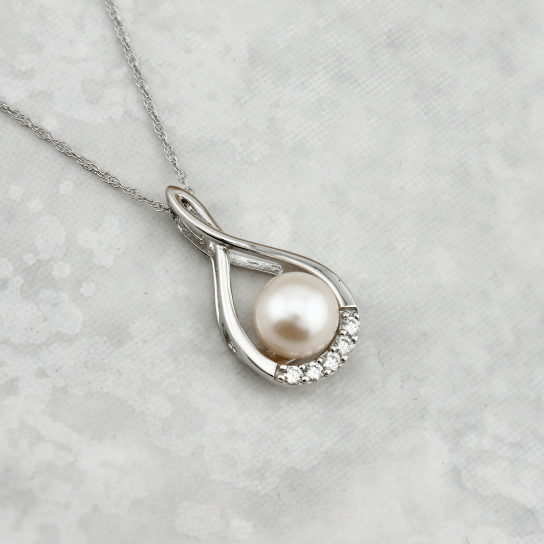 - Colliers Or blanc 10K Collier Orya en or 10K, perle et diamants