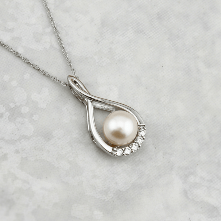 - Colliers Or blanc 10K Collier Orya en or 10K, perle et diamants