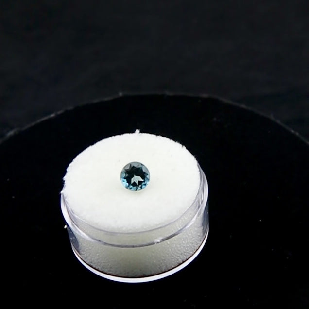 Topaze Naturel Bleu London Taille brillant rond 6 mm