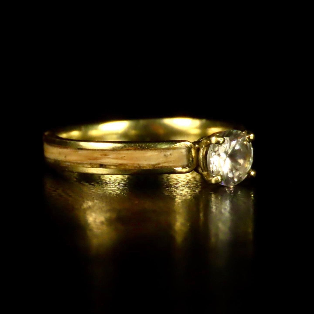 Atelier du bon bouleau Bague Solitaire en bois, or 14K - 18K et moissanite personnalisée