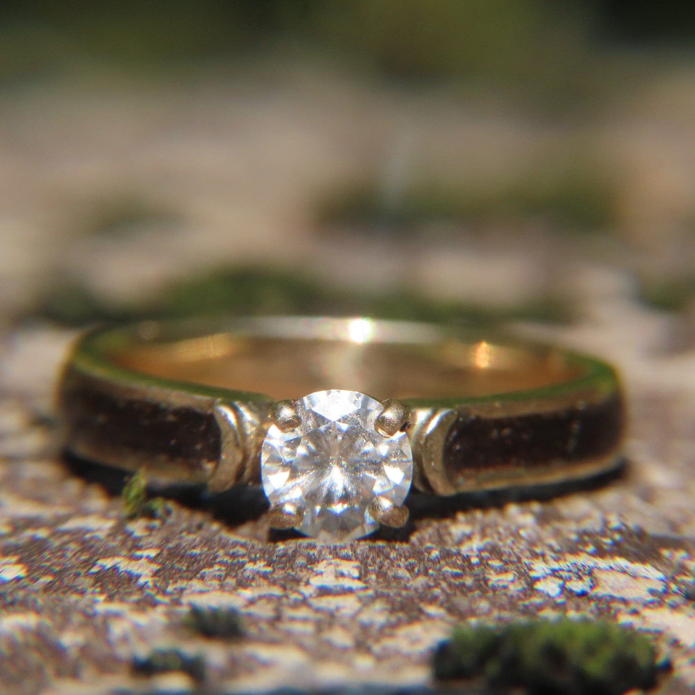 Atelier du bon bouleau Bague Solitaire en bois, or 14K - 18K et moissanite personnalisée