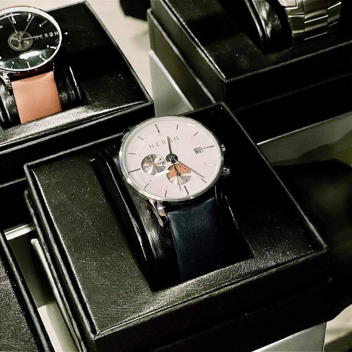 Caroline Néron Montre Explorer en cuir bleu