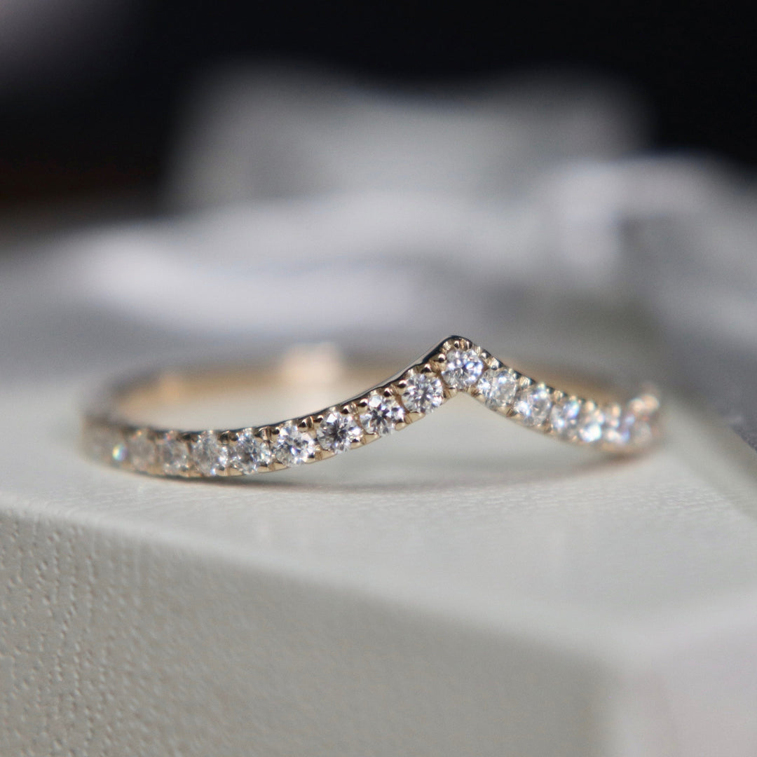Mathieu Blanchard Bague V en or 14K et moissanites