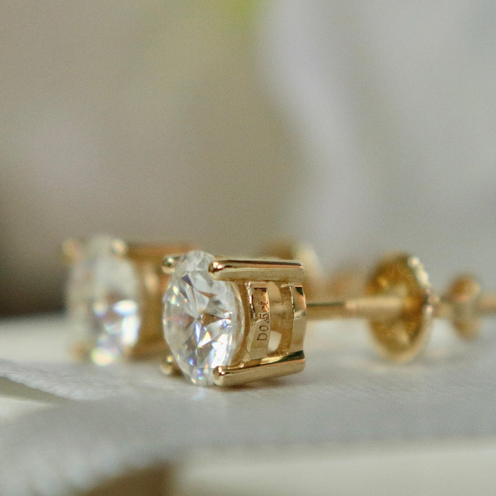 Mathieu Blanchard Boucles d'oreilles Boucles d'oreilles Classiques en or jaune ou blanc 10K et moissanites