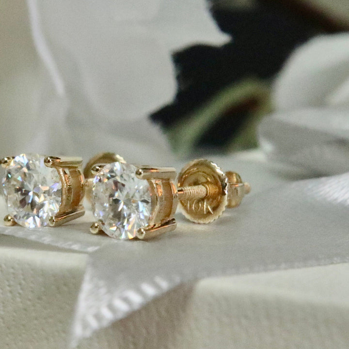 Mathieu Blanchard Boucles d'oreilles Boucles d'oreilles Classiques en or jaune ou blanc 10K et moissanites