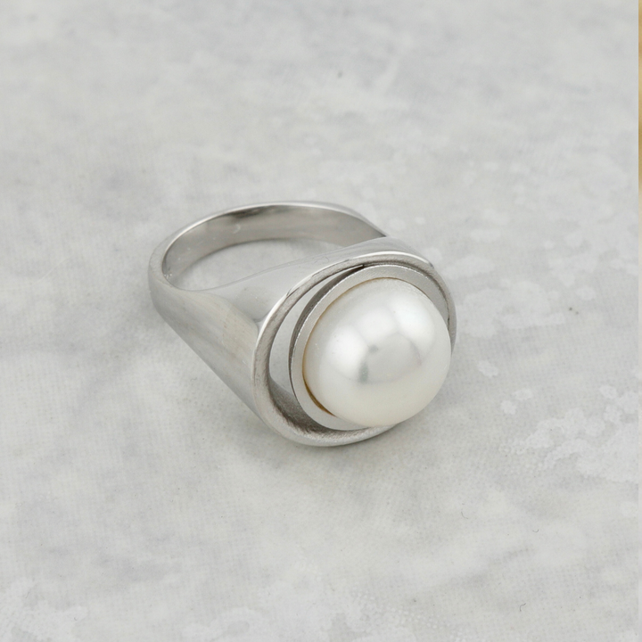 Pearl ring button 11.5mm on rhodium plated silver