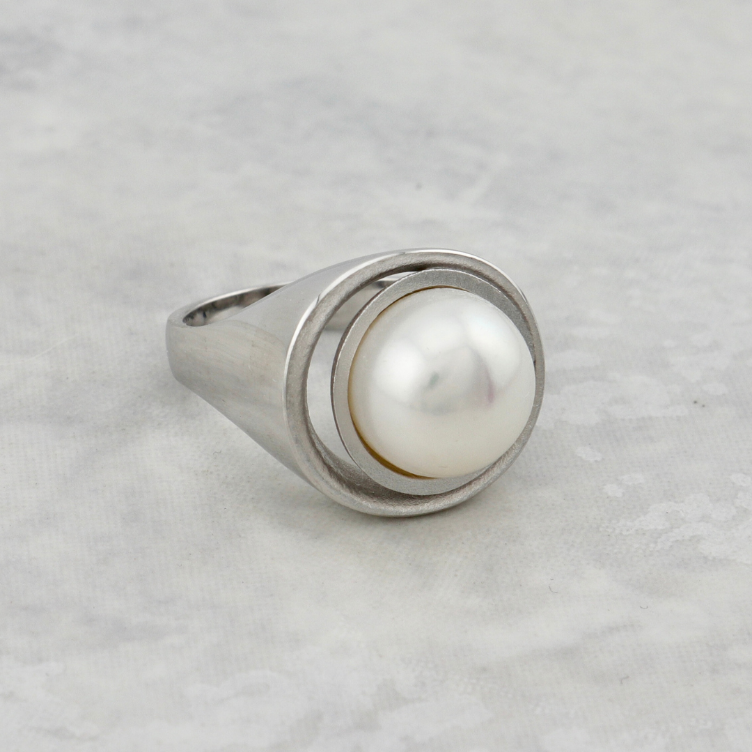 Pearl ring button 11.5mm on rhodium plated silver