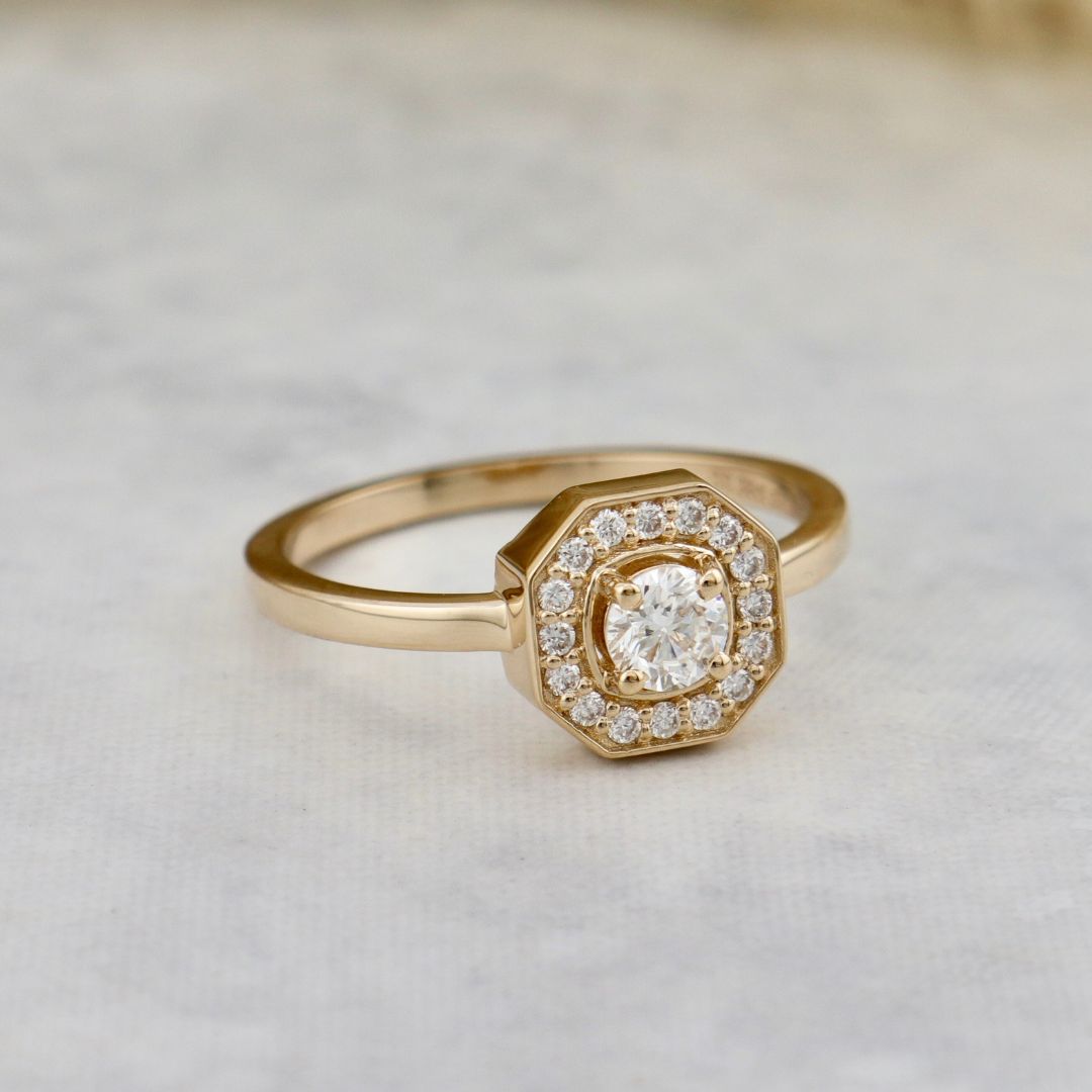 Bague Art Deco en or 18K et diamants