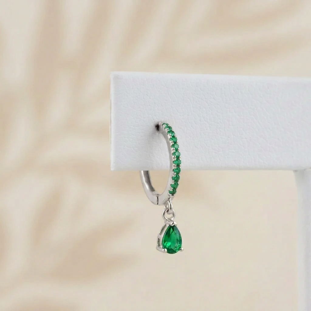 Boucle d’oreille Huggies argent sterling, créole pavée vert et goutte verte