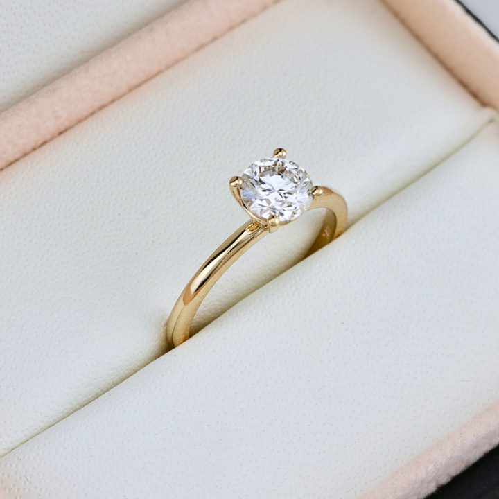 Classic 14K Gold and Round 0.5 - 1 ct Diamond
