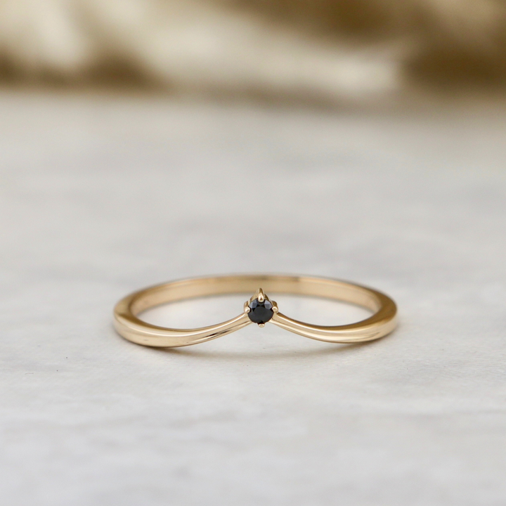 Bague V en or 14K et saphir noir