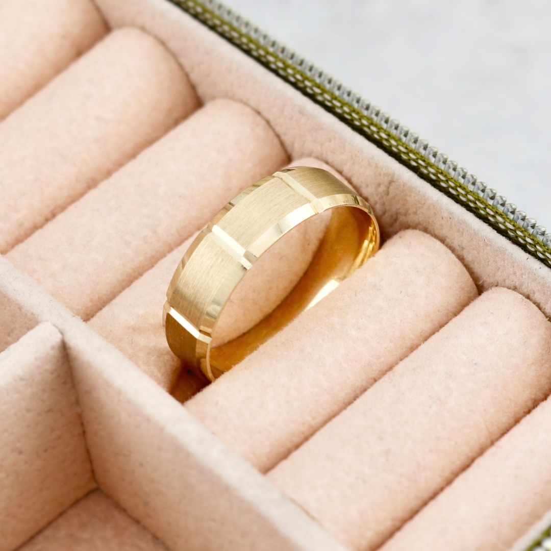 Lineo 10K Gold Ring