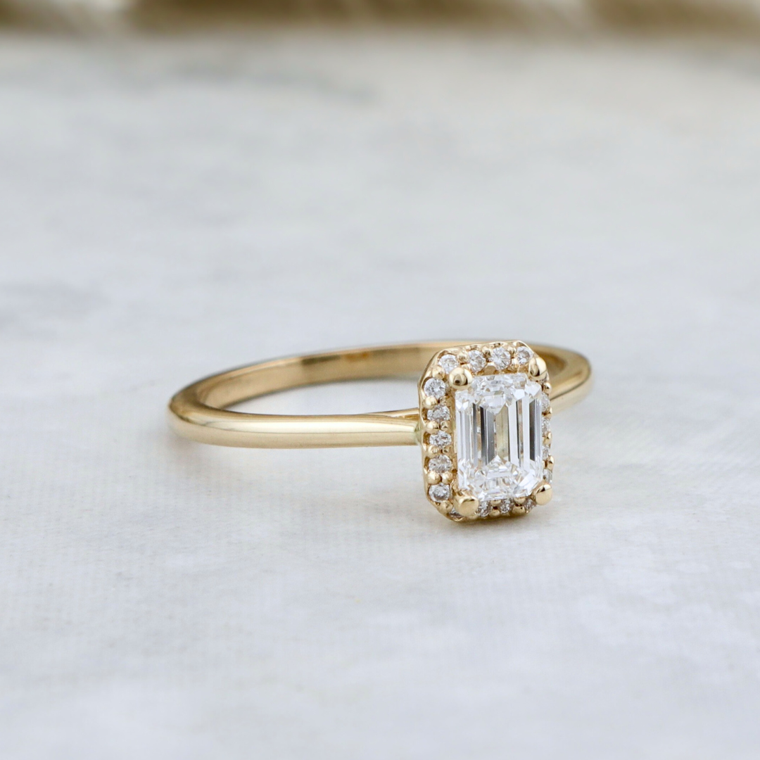 Bague Halo Émeraude en or 14K - 18K et diamant 0,6 ctw