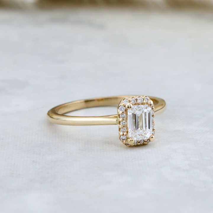 Bague Halo Émeraude en or 14K - 18K et diamant 0,6 ctw
