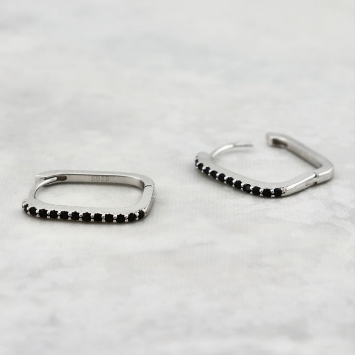 Boucles d'oreilles Huggies Scintillantes Noires en argent sterling