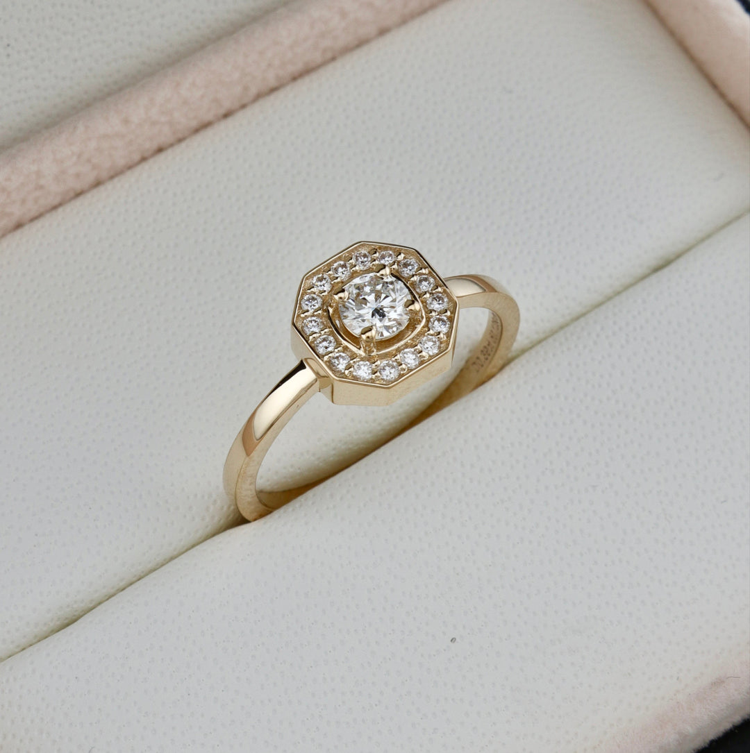 Art Deco 18K Gold and Diamond Ring