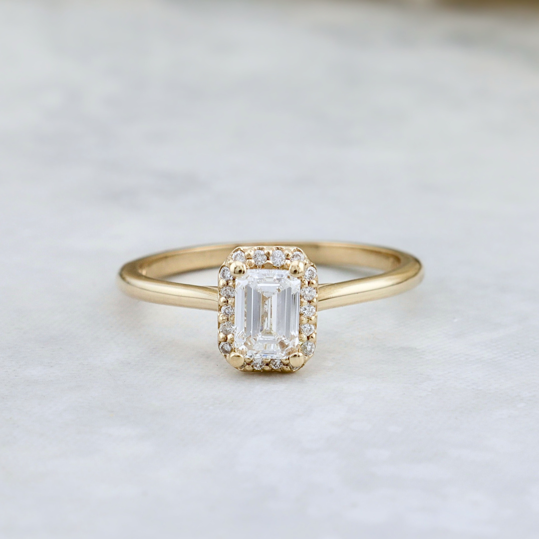 Bague Halo Émeraude en or 14K - 18K et diamant 0,6 ctw