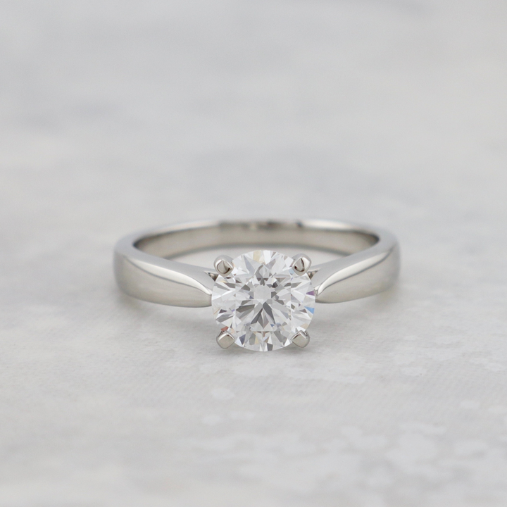 Bague solitaire Classique en platine et diamant 1,05 ct