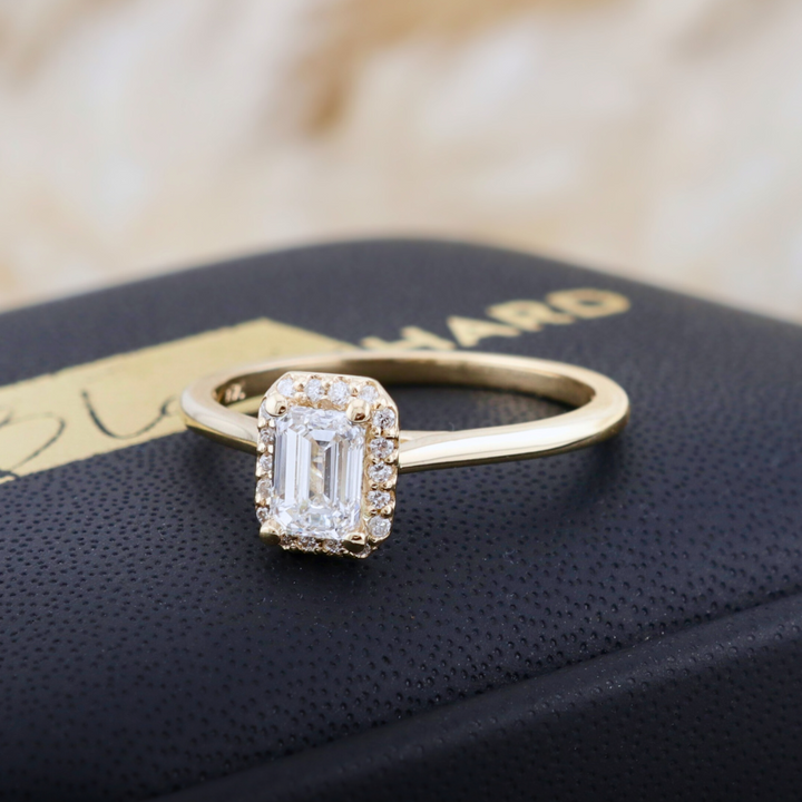 Bague Halo Émeraude en or 14K - 18K et diamant 0,6 ctw