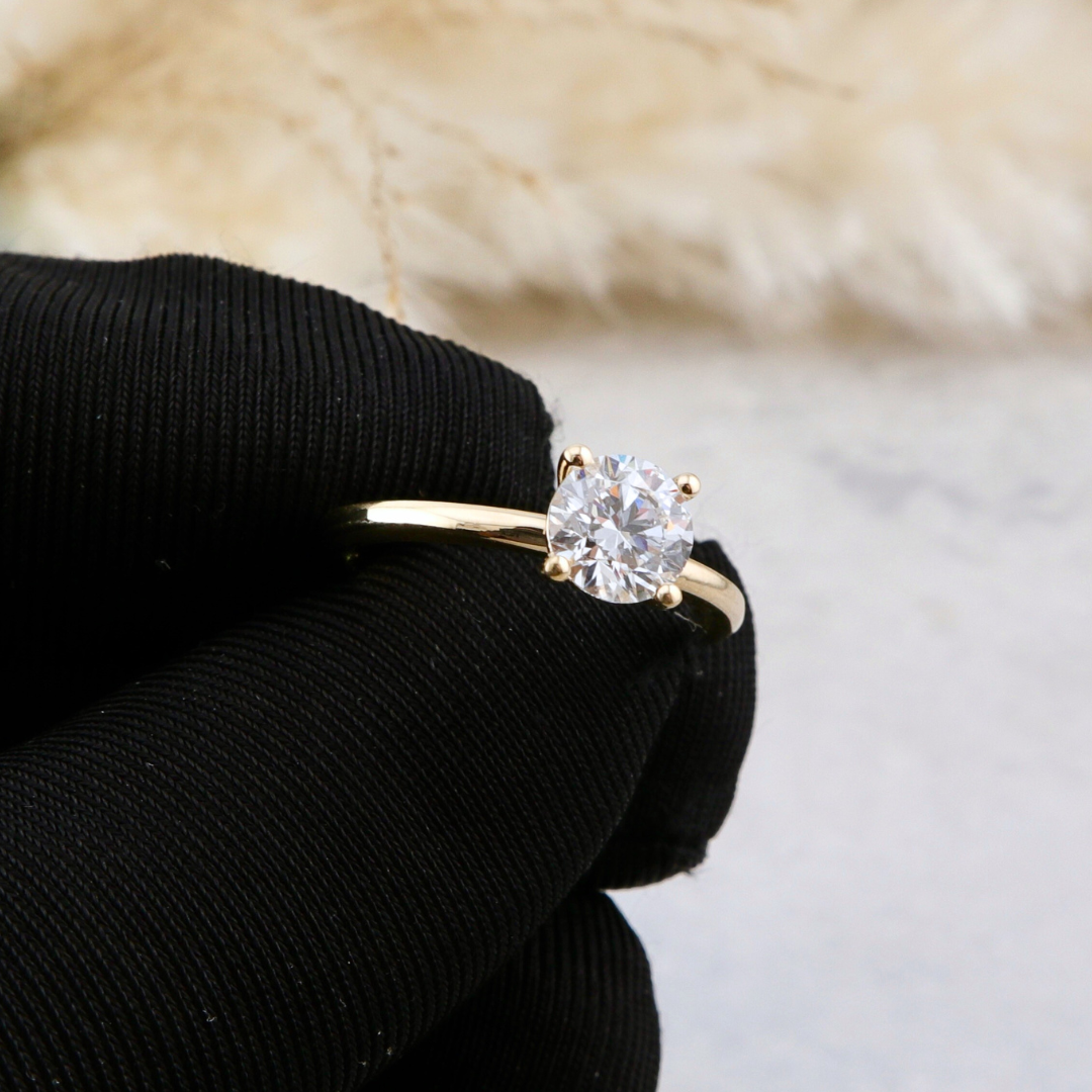 Classic 14K Gold and Round 0.5 - 1 ct Diamond