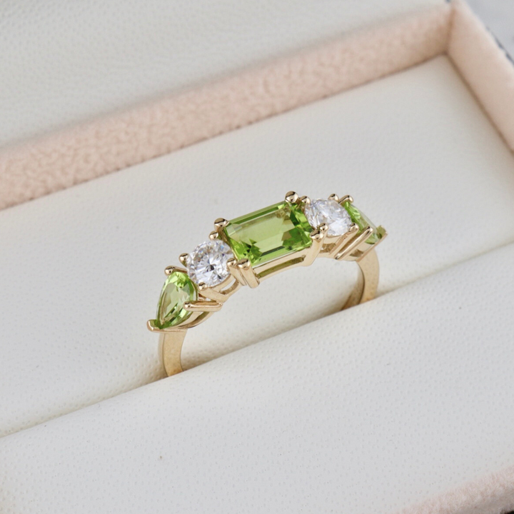 14K - 18K Gold, Peridots and Diamonds Ring