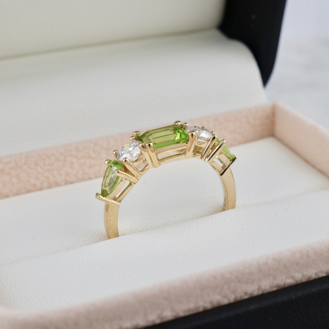 14K - 18K Gold, Peridots and Diamonds Ring