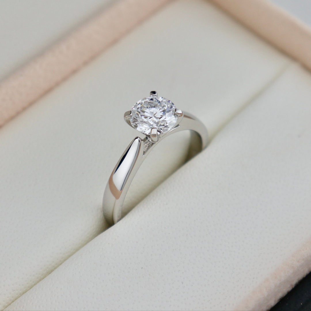 Bague solitaire Classique en platine et diamant 1,05 ct