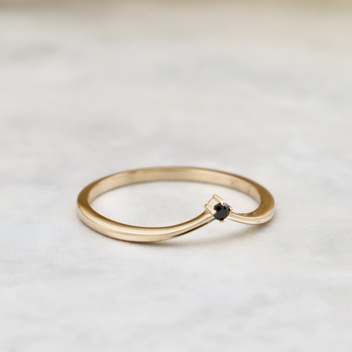 Bague V en or 14K et saphir noir