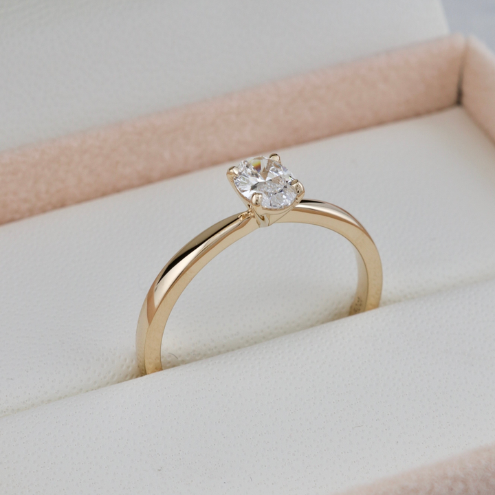 Bague solitaire Oval en or 14K et diamant 0,5 ct