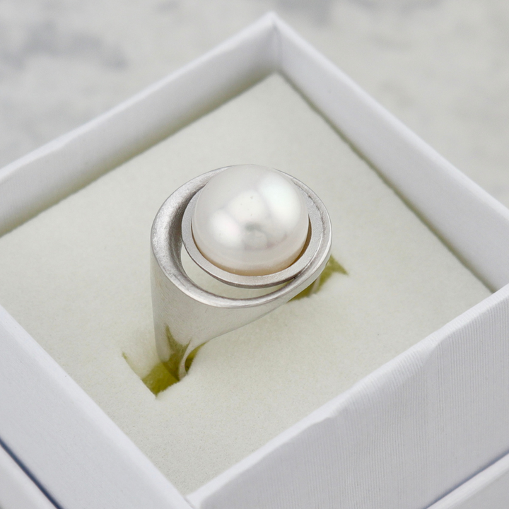 Pearl ring button 11.5mm on rhodium plated silver