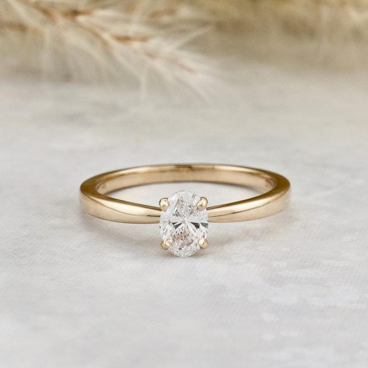 Bague solitaire Oval en or 14K et diamant 0,5 ct