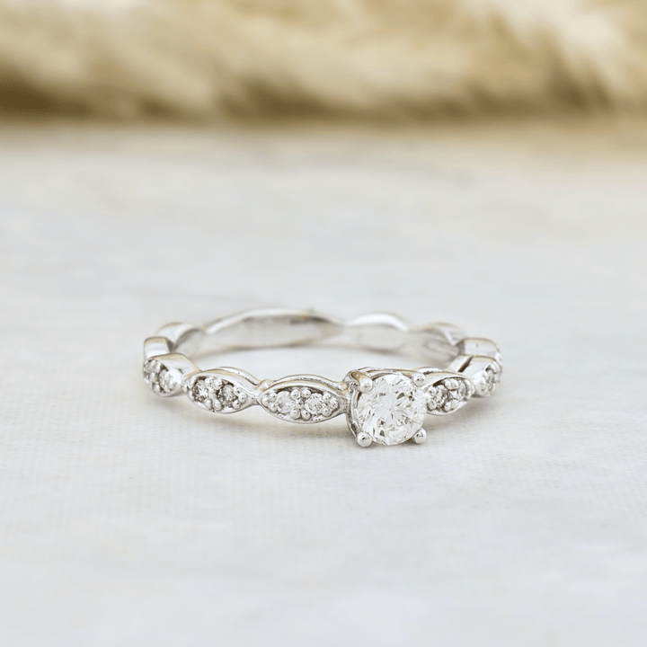 Bague Ariel Diamants 0.33ctw Mathieu Blanchard Bagues Solitaire diamant avec pavé 0,33ctw  – Joaillerie sur mesure | Mathieu Blanchard Mathieu Blanchard Joaillerie