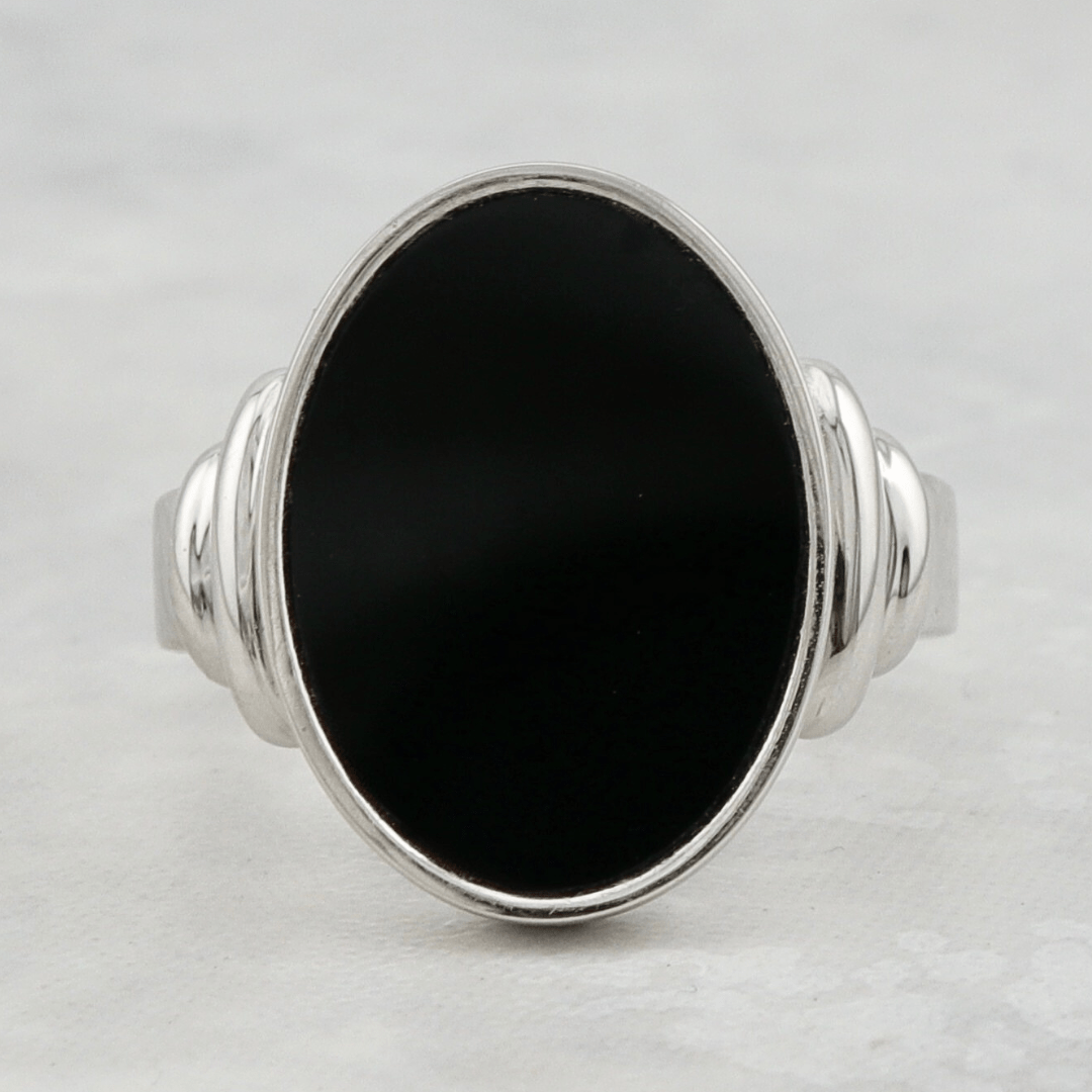 Bague chevalière Onyx ovale en argent sterling Mathieu Blanchard Bagues Bague en argent 925 et Cabochon Onyx  | Mathieu Blanchard Mathieu Blanchard Joaillerie