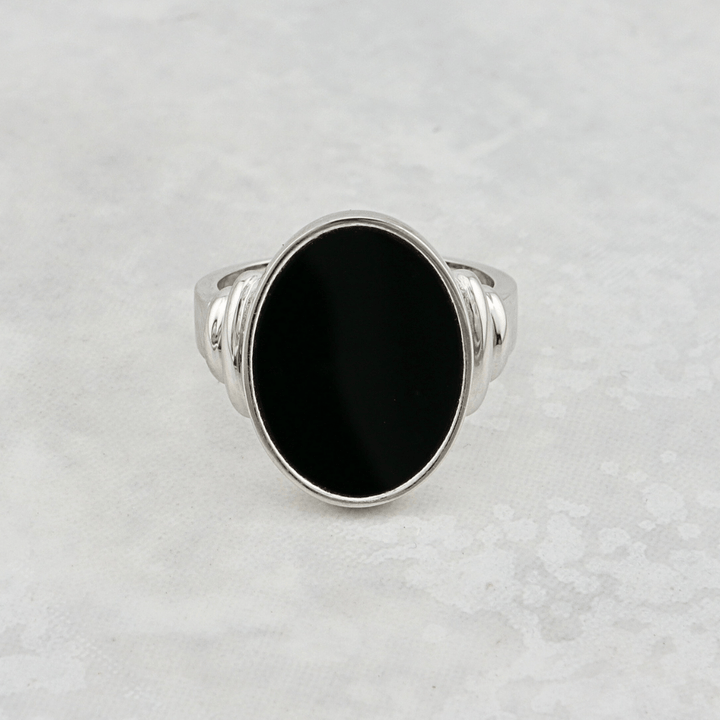 Bague chevalière Onyx ovale en argent sterling Mathieu Blanchard Bagues Bague en argent 925 et Cabochon Onyx  | Mathieu Blanchard Mathieu Blanchard Joaillerie