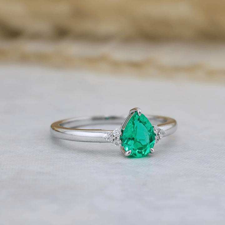 - Bagues Bague Cluster diamants et émeraude poire